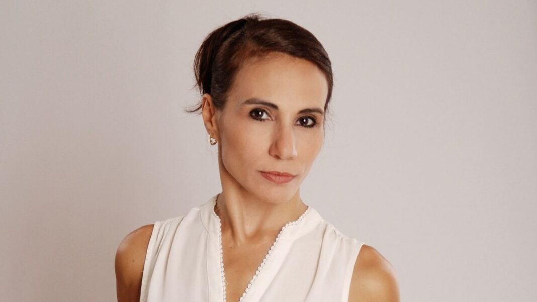 Celia Millán, bailarina y coreógrafa platense, en el edificio de la Bauhaus Dessau