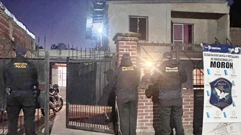 Operativo policial en Morón con secuestro de drogas y detenidos