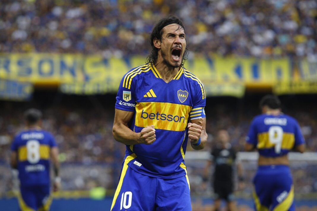 Edinson Cavani entrenando con la camiseta de Boca Juniors