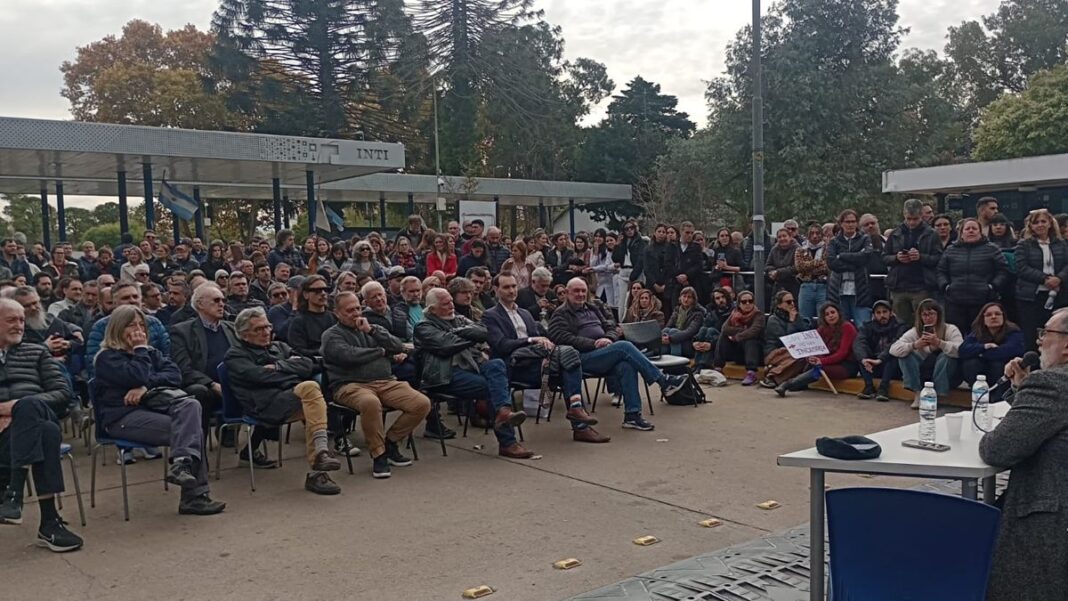 Empresarios reunidos en el Parque Tecnológico Miguelete para apoyar al INTI