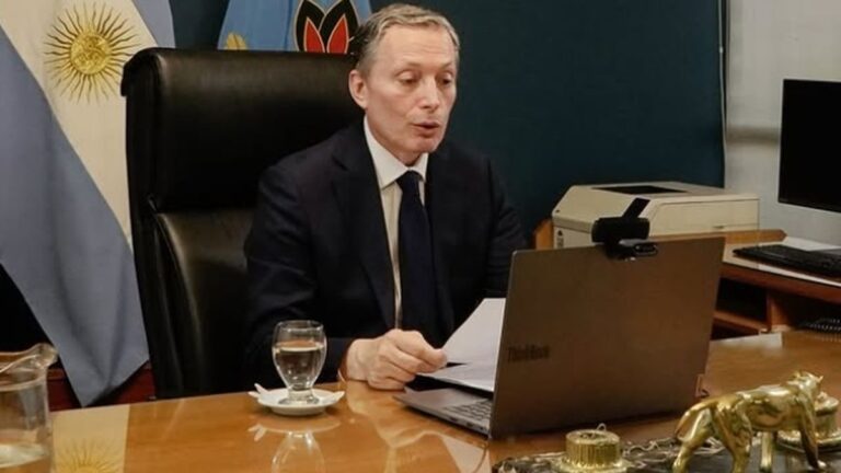 Fernando Gray durante una reunión del Congreso Nacional del Partido Justicialista