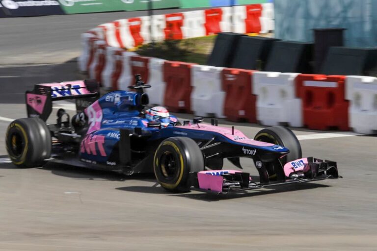 Monoplaza de Fórmula 1 en pista durante el Gran Premio de Miami