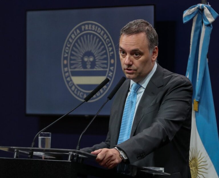 Manuel Adorni en conferencia de prensa sobre presupuesto universitario