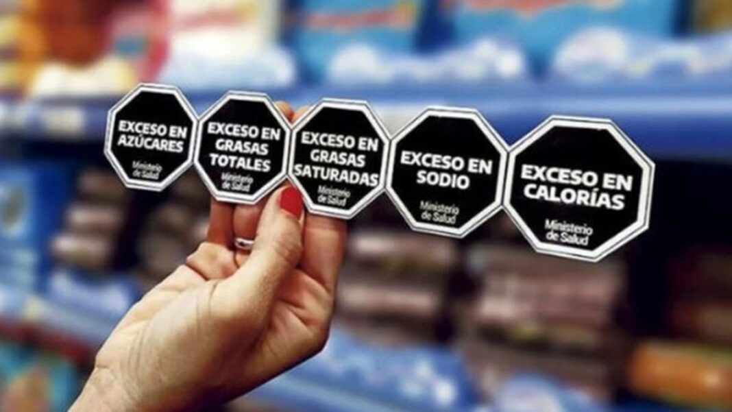 Octógonos negros en envases de alimentos ultraprocesados