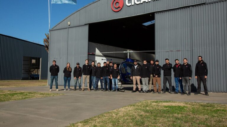 Helicóptero ultraliviano de la empresa Cicaré en Saladillo, Buenos Aires