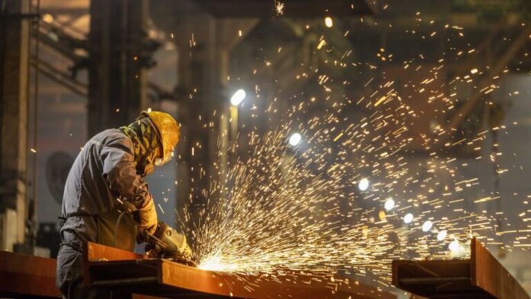 Gráfico de caída de la industria metalúrgica en abril de 2026
