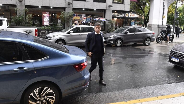 Axel Kicillof y Nicolás Kreplak en reunión con intendentes en La Plata