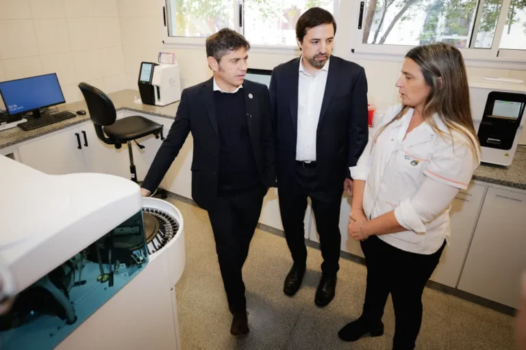 Axel Kicillof y Nicolás Kreplak durante un anuncio sobre salud en la Provincia de Buenos Aires