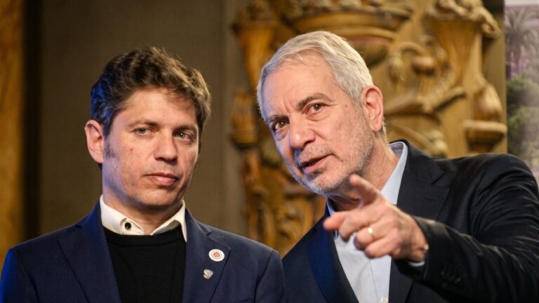 Axel Kicillof y Julio Alak en la inauguración del curso de formación política en La Plata