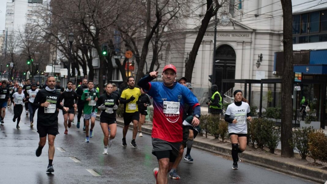Corredores en la Media Maratón Ciudad de La Plata