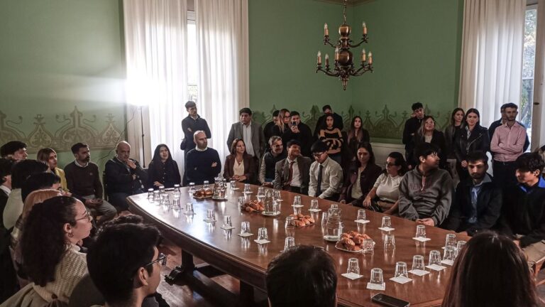 Legisladores de LLA reunidos con estudiantes universitarios en la Legislatura bonaerense