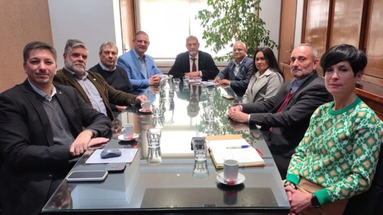 Firma del convenio entre UTN y ABCCI en el Rectorado de la UTN