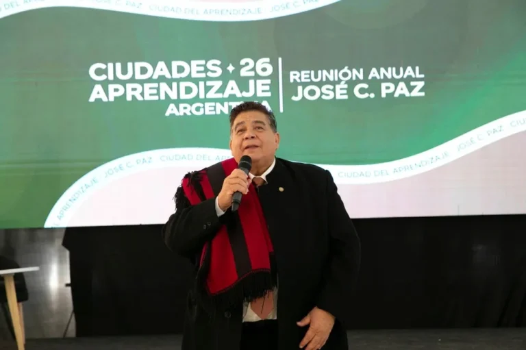 Senador Mario Ishii en el recinto del Senado bonaerense