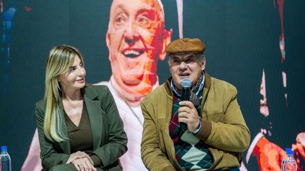 Panel de presentación del libro Camino a otra manera en la Feria del Libro de Buenos Aires