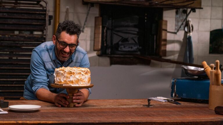Torta Argentina de Dolores con merengue flambeado