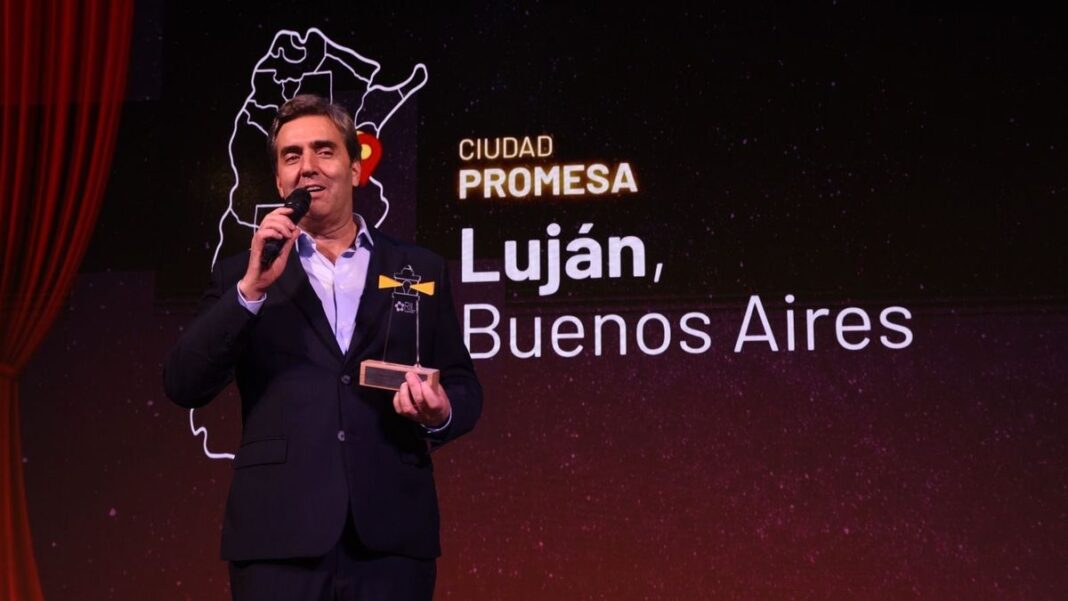 Intendente Leonardo Boto recibe premio de la Red de Innovación Local en Rosario