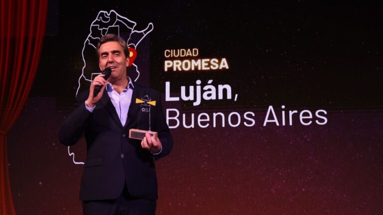 Intendente Leonardo Boto recibe premio de la Red de Innovación Local en Rosario