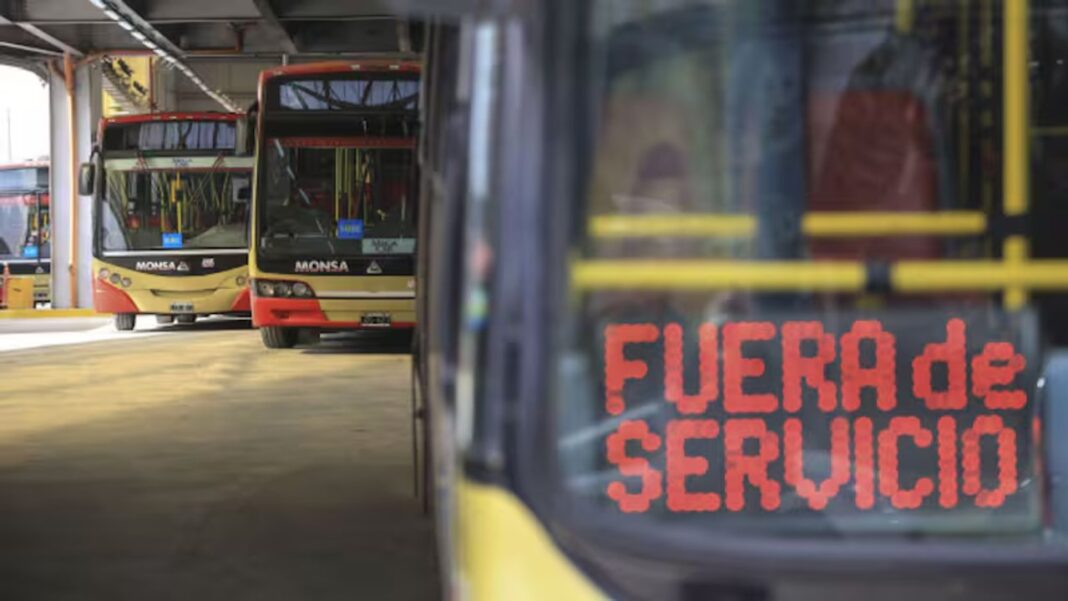 Colectivos detenidos en el AMBA por paro de transporte