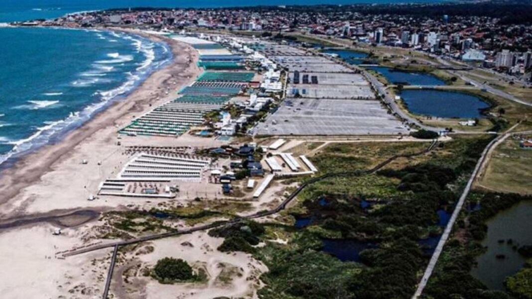Vista del complejo de balnearios Punta Mogotes en Mar del Plata