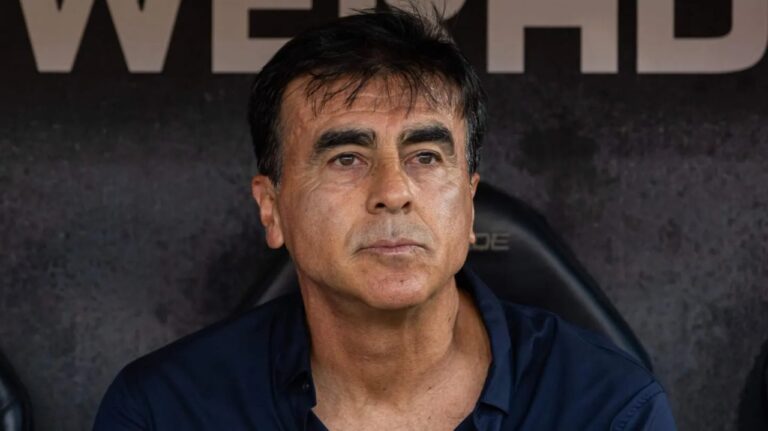 Gustavo Quinteros, entrenador de Independiente, en conferencia de prensa