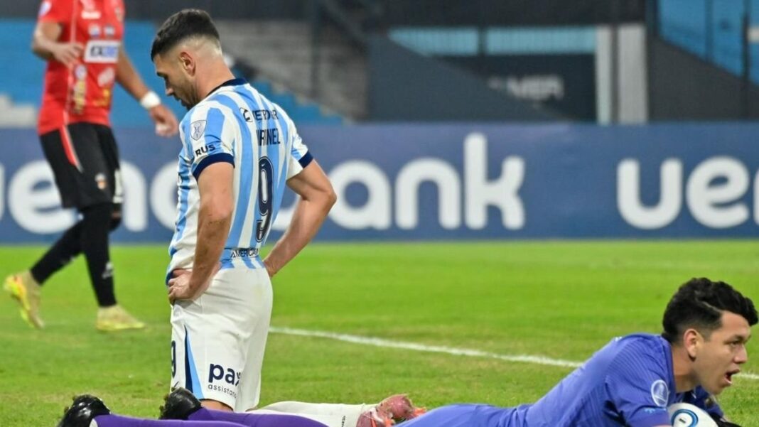 Estadio Presidente Perón vacío durante el partido Racing vs Caracas FC por la Copa Sudamericana