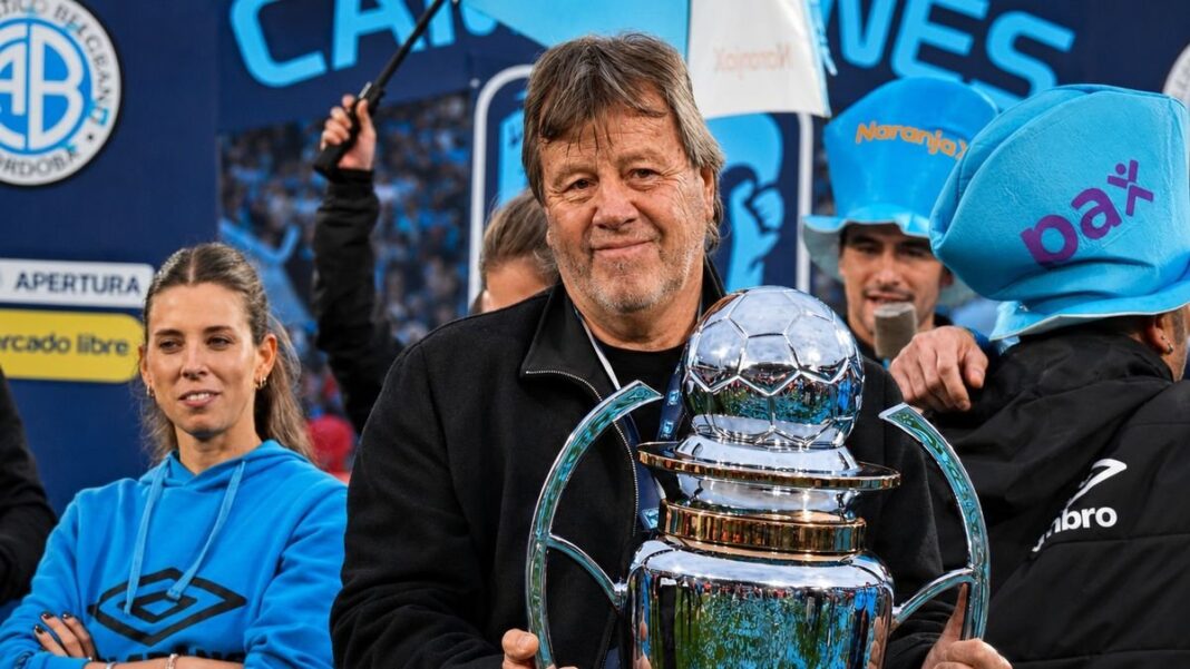 Ricardo Zielinski, técnico de Belgrano, celebrando el título de Primera División