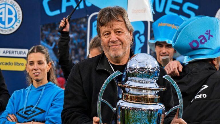 Ricardo Zielinski, técnico de Belgrano, celebrando el título de Primera División
