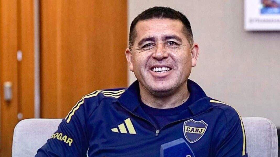 Juan Román Riquelme emocionado durante el homenaje de futbolistas brasileños
