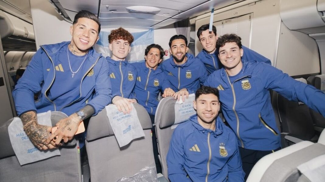 Avión de Aerolíneas Argentinas en pista del Aeropuerto de Ezeiza