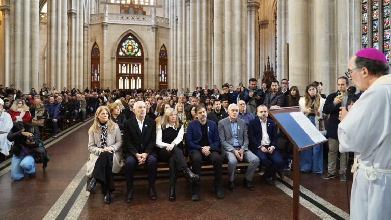 Monseñor Gustavo Carrara durante el Tedeum en la Catedral de La Plata