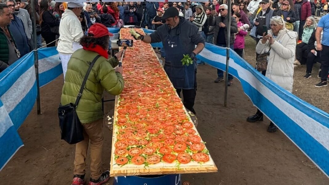 Sándwich de miga de seis metros de largo elaborado en Villa Gesell
