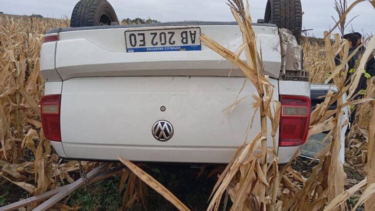 Vuelco de camioneta en Ruta 75 cerca de De la Garma