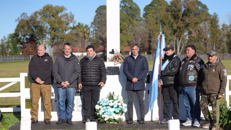 Acto en el Cenotafio de Pilar por el Día de la Máxima Resistencia de Malvinas