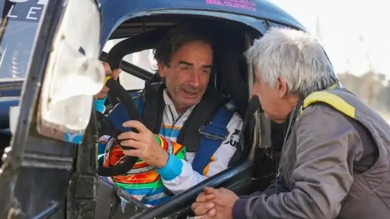 Aníbal Colapinto sin casco después de probar la cupé en General Belgrano