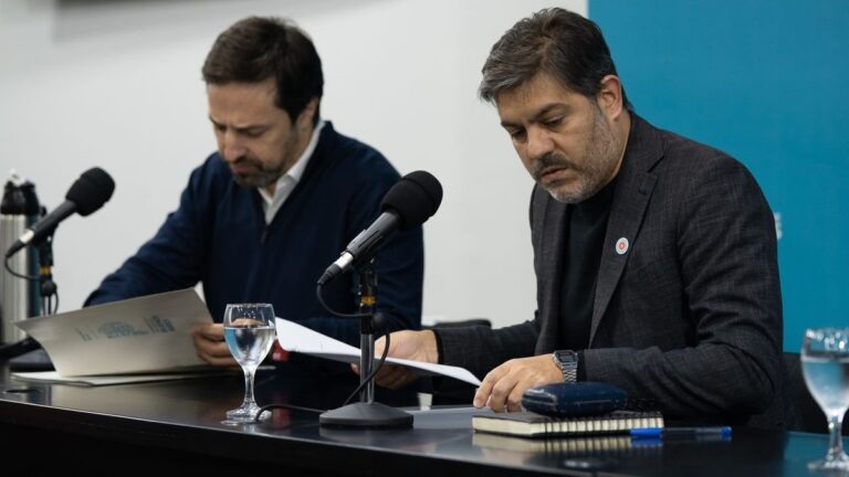 Carlos Bianco en conferencia de prensa en Gobernación