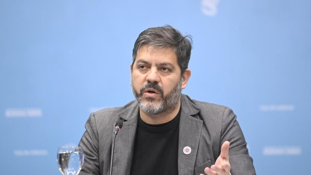 Carlos Bianco en conferencia de prensa