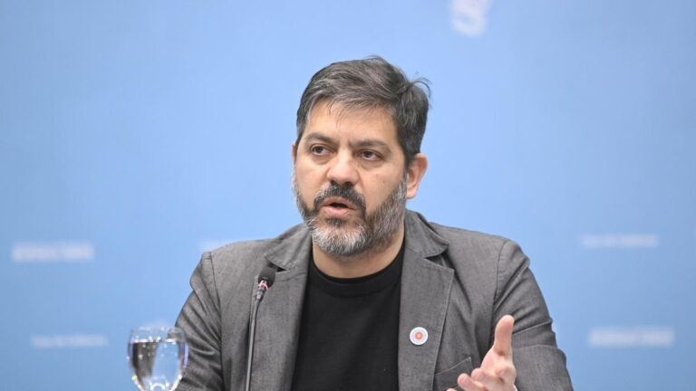 Carlos Bianco en conferencia de prensa