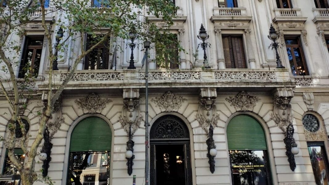 Fachada de la Casa de la Cultura en Avenida de Mayo 575, Buenos Aires