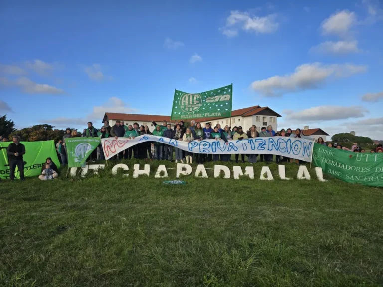Abrazo simbólico a los hoteles de Chapadmalal