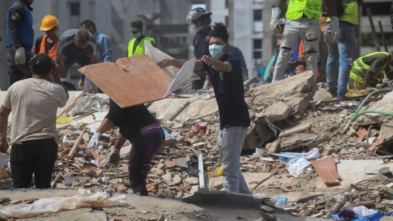 Edificios destruidos tras terremotos en Venezuela