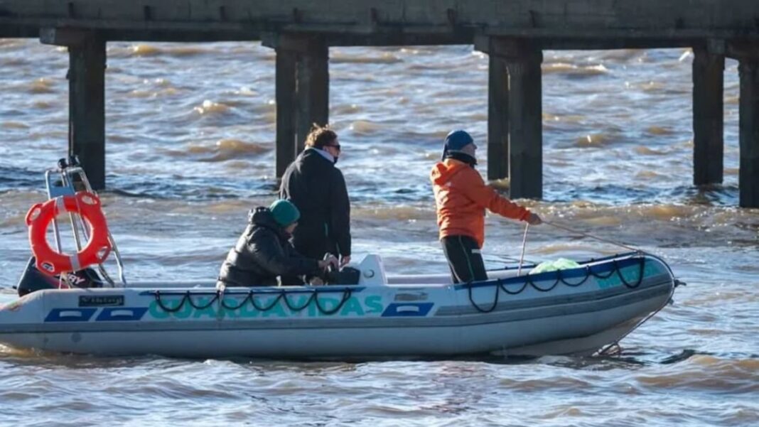 Operativo de búsqueda de pescadores desaparecidos en el Río de la Plata
