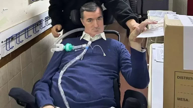 Esteban Bullrich durante una conferencia de prensa
