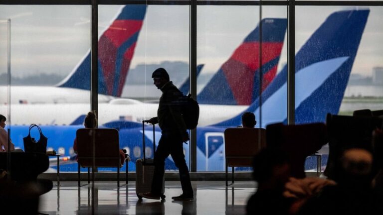 Avión de una aerolínea low-cost en un aeropuerto europeo