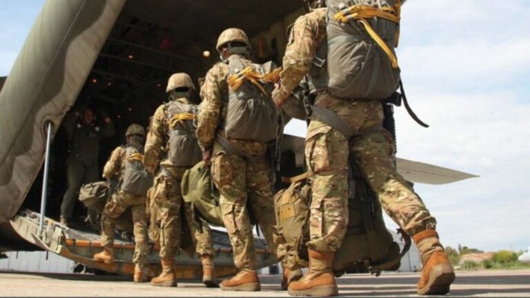 Personal militar de las Fuerzas Armadas argentinas en formación