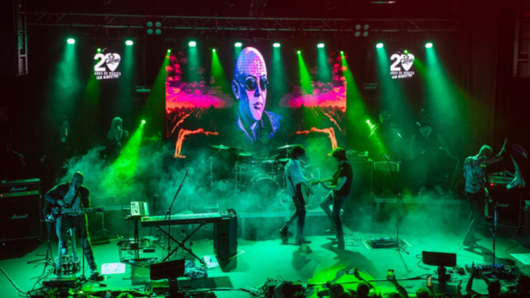 Indio Solari en concierto en el Estadio Único de La Plata