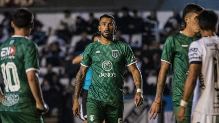 Kevin Ceceri con la camiseta del Al-Hussein de Jordania
