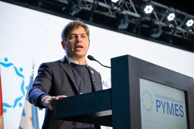 Axel Kicillof hablando en el encuentro de CAME en el Golden Center de Parque Norte