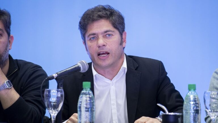 Axel Kicillof durante declaraciones sobre la despedida al Indio Solari en Avellaneda