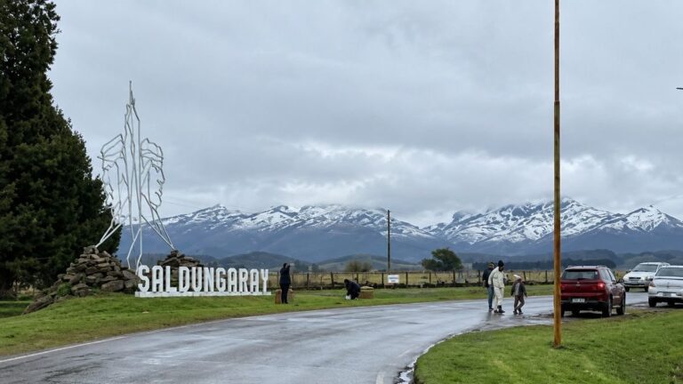 Cumbres nevadas de Sierra de la Ventana con manto blanco