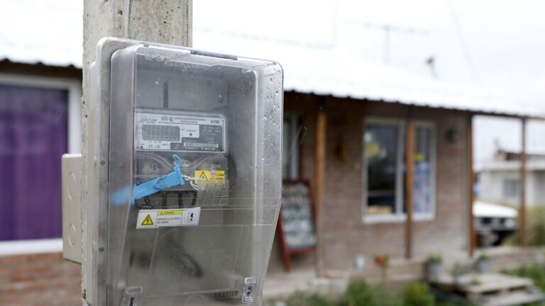 Medidor de luz y factura de electricidad